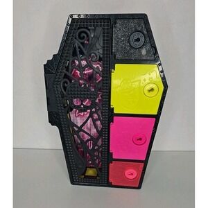 Monster High Skulltimate Secrets‎ doll locker Pre-owned